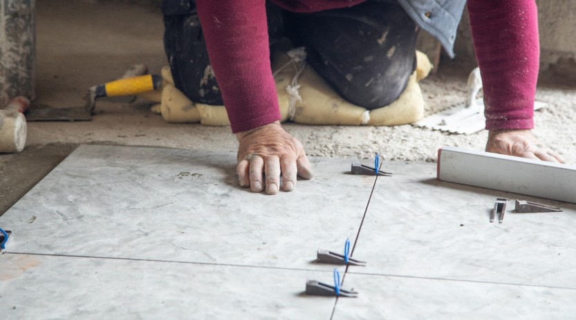 Bouwvakker aan het werk